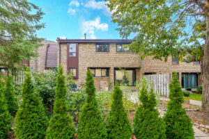 Read more about the article 32-2605 Woodchester Drive, Mississauga