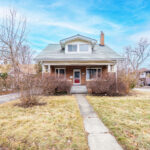 Read more about the article 2585 Lakeshore Blvd W, Etobicoke